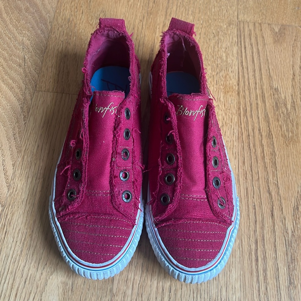 Women’s Blowfish Malibu red sneakers (worn once)
